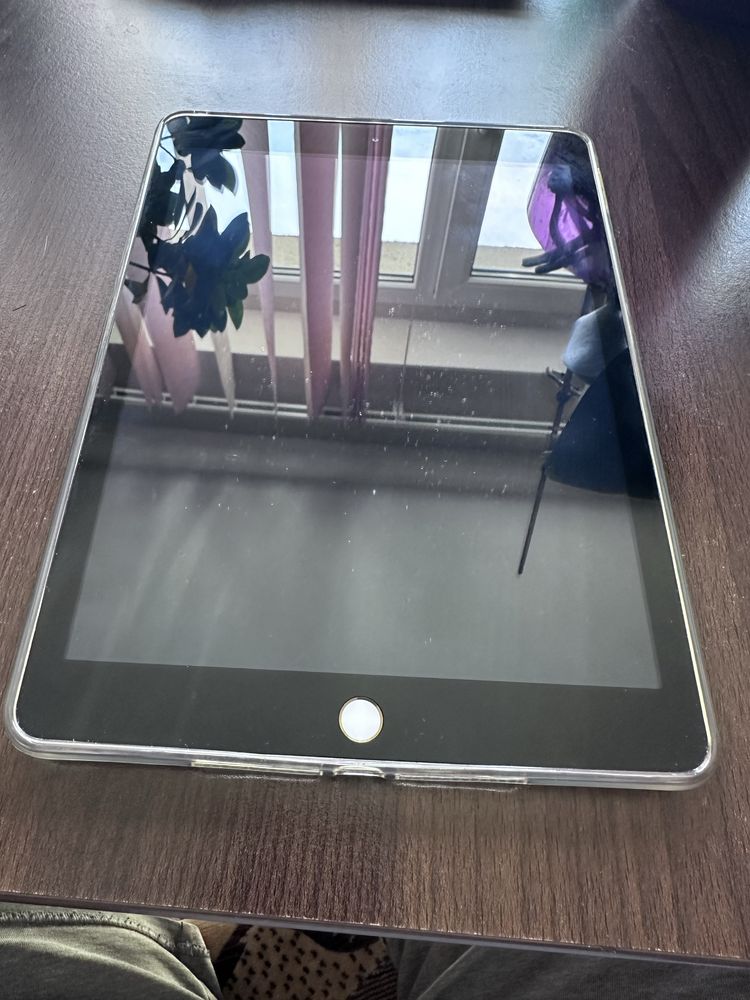 Ipad generatia 5 , 32 GB