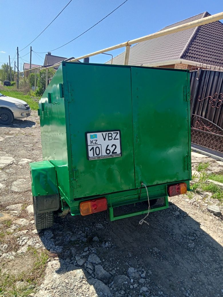 Прицеп на легковую машину.