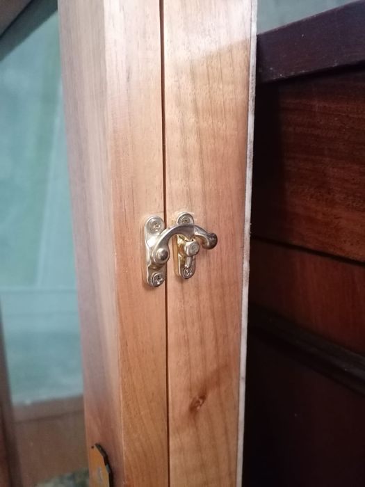 Витрина деревянная