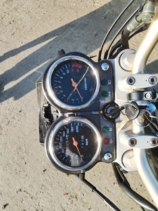 Vând/schimb Suzuki GS 500 f 2000 lei