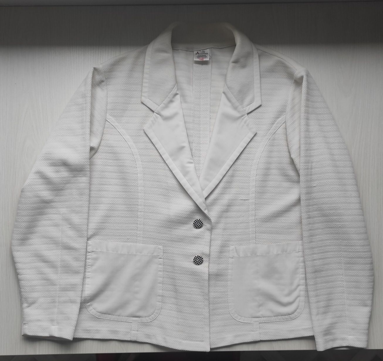 Пиджак лёгкий без подкладка белый на двух пуговицах 46-48 размер Япони