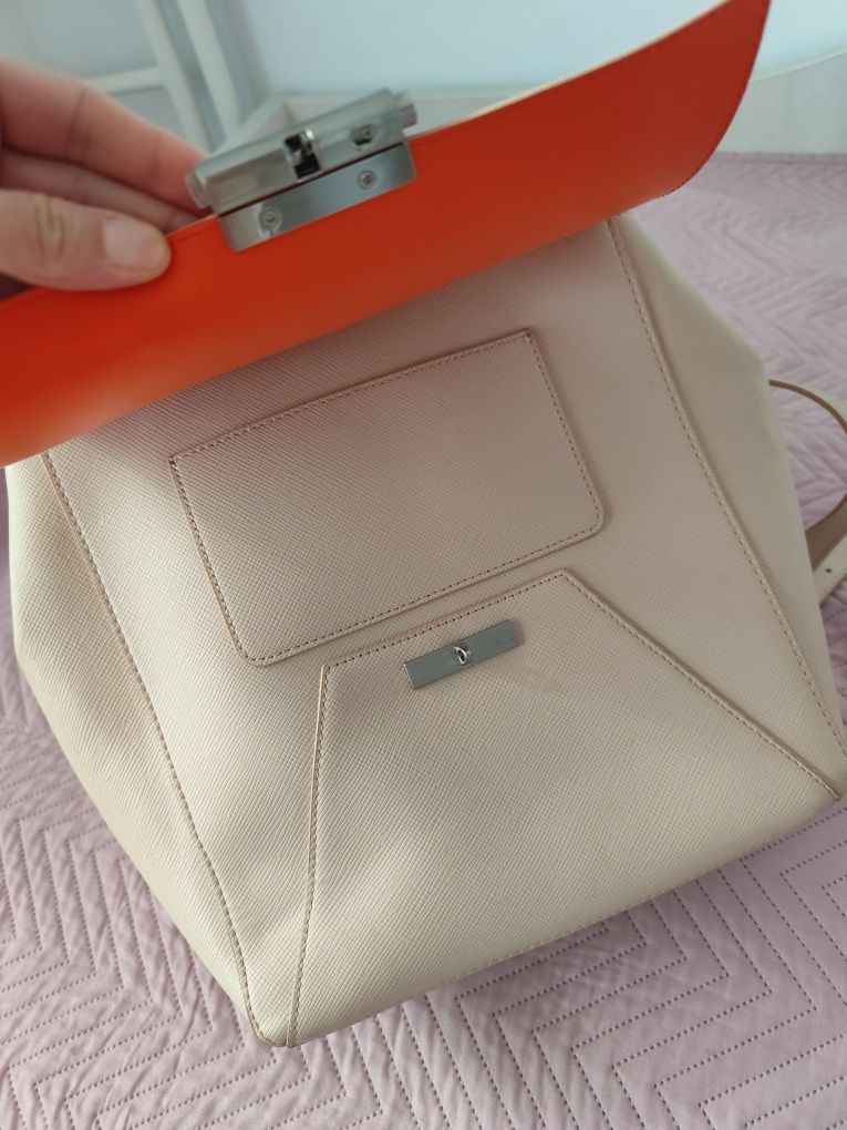 Кожена раничка ZARA