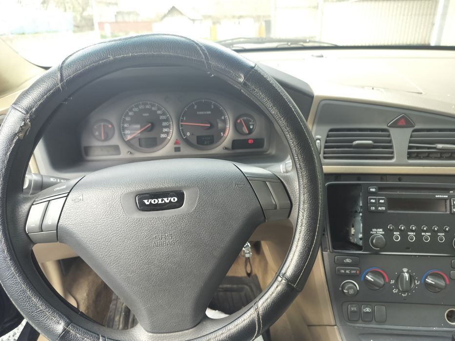 Volvo S60 din anul 2001 motor de 2.4 diesel la 999 euro