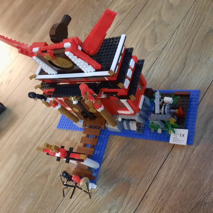 Конструктор,914 части.Без липсващи части.Реден веднъж от нов.