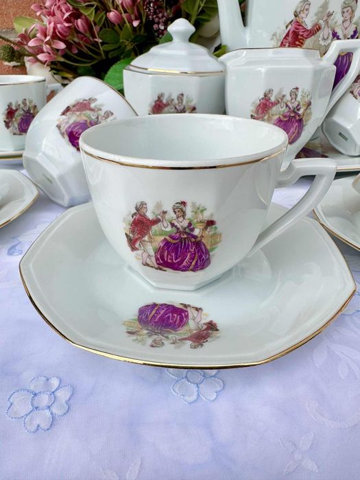 Serviciu de cafea, din portelan Limoges, cu scene fragonard