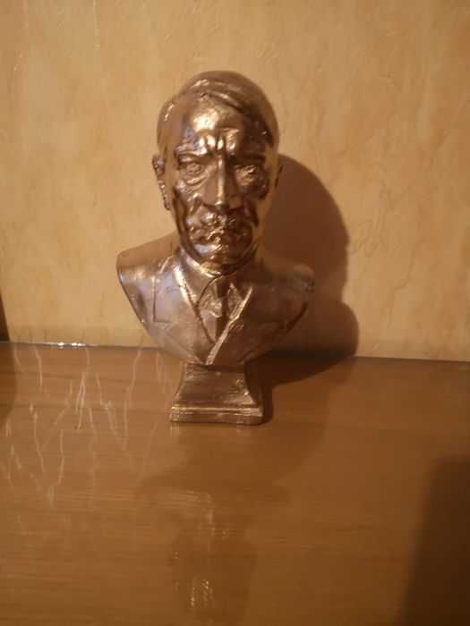 Бюст Адофл Хитлет