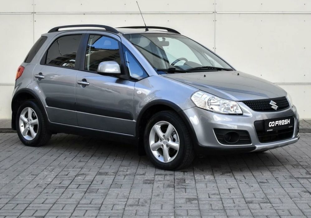 Запчасти на Suzuki.  Обшивка двери