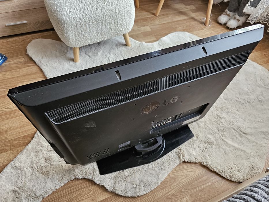 Телевизор LG  32lc52