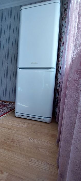 Продам холодильник "Аристон"
