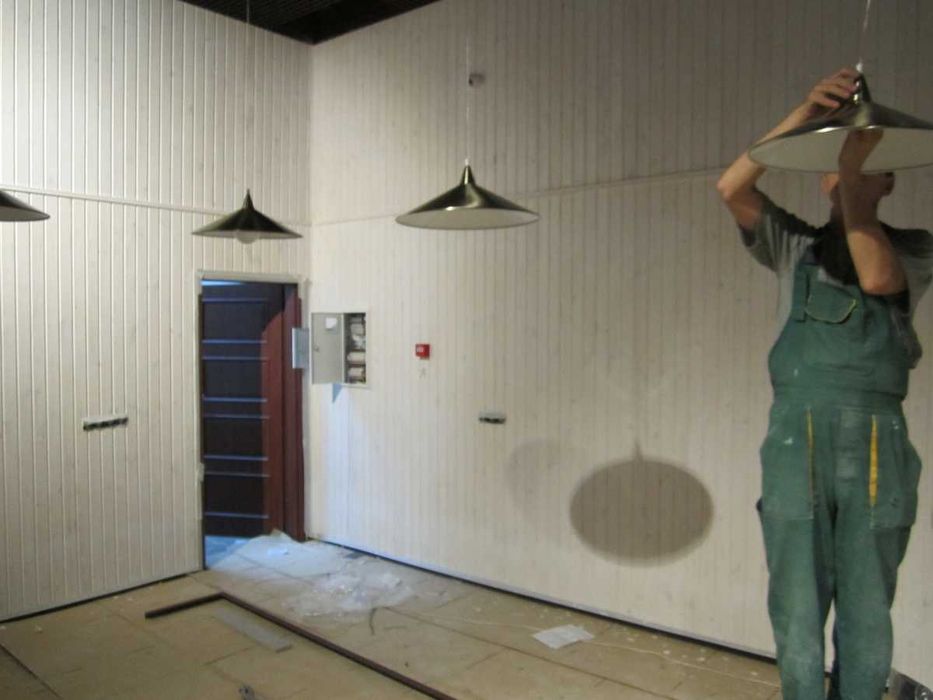 Электромонтаж черновой, Электрик