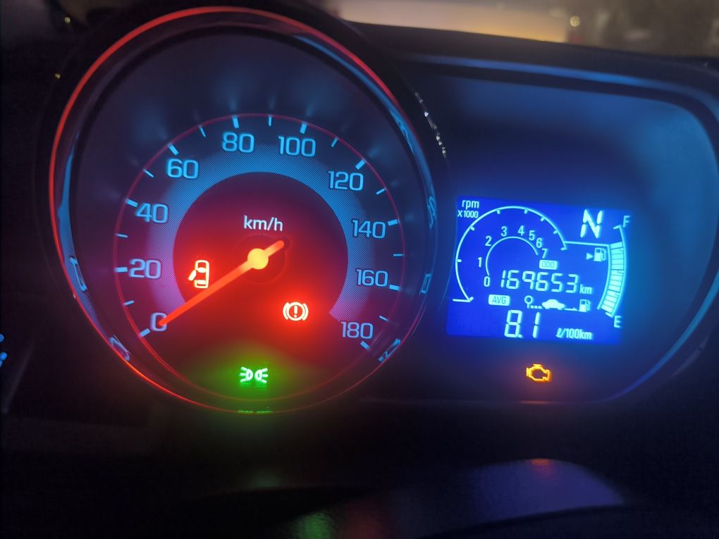 Спарк 2017 автомат 7000$