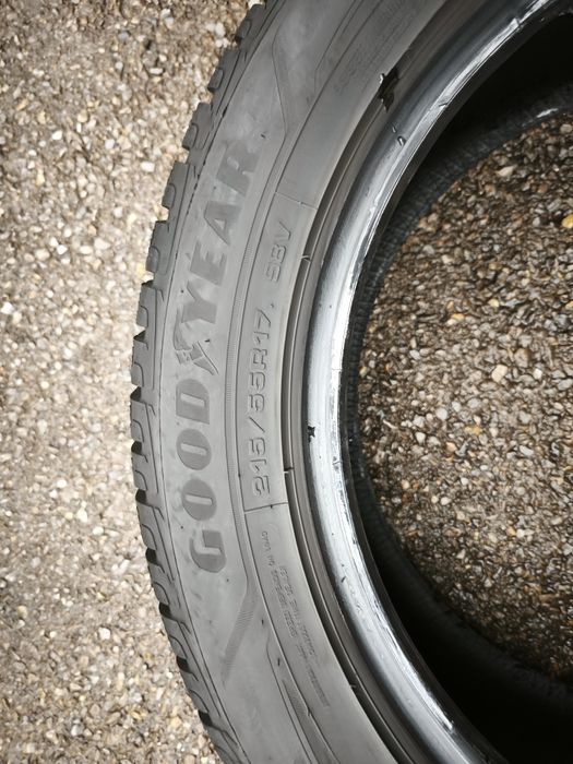 215/55/17" 4бр Good year ultra grip performance, dot2222,7mm