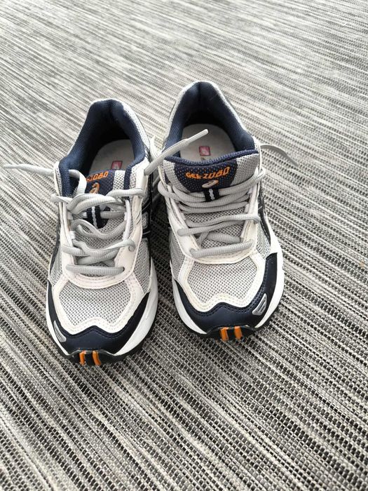 Asics

Спортни обувки