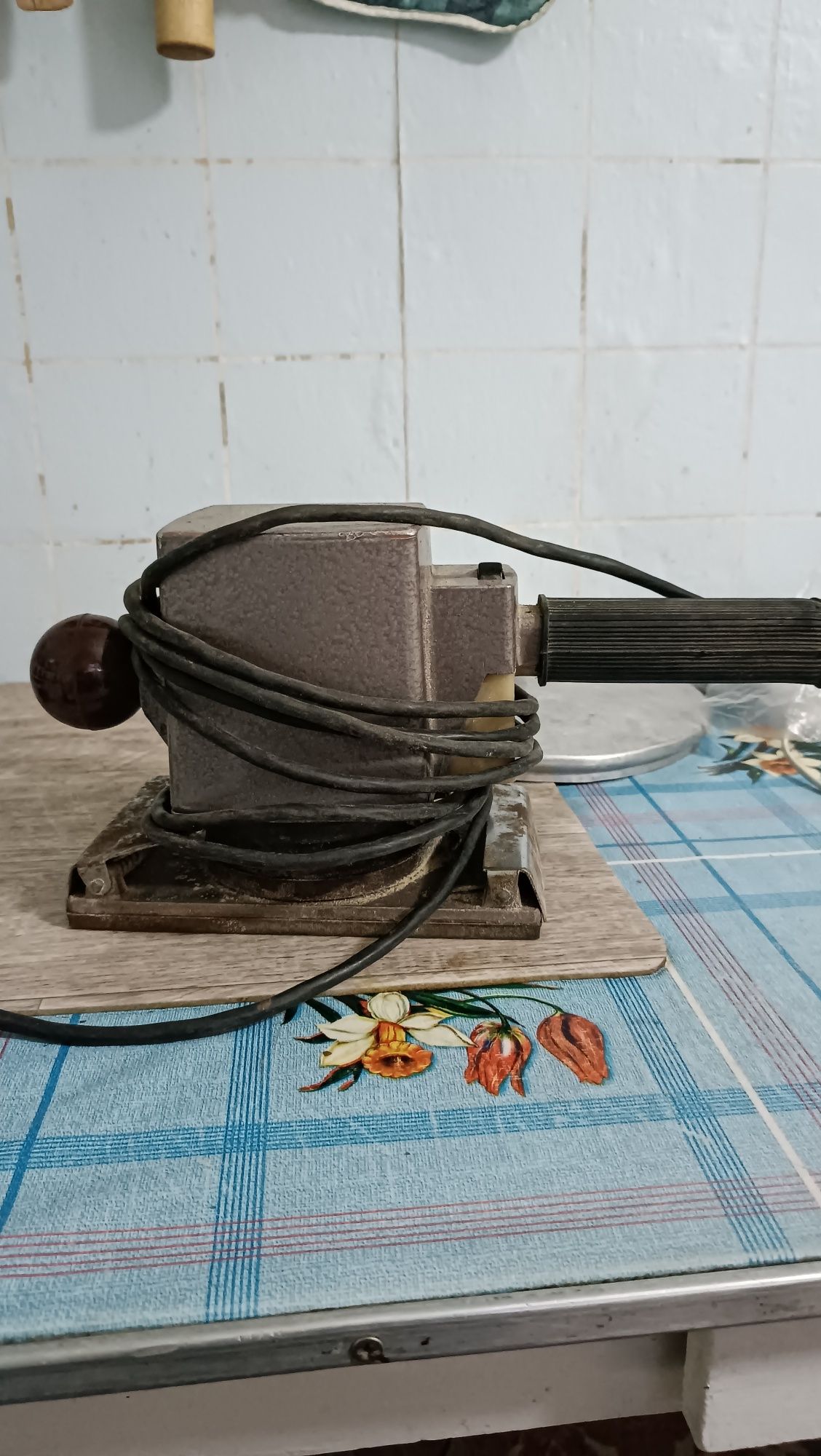Продам шлифовальную машинку