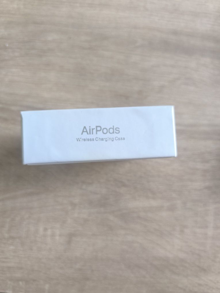 AirPods 2 с много добро качество за цената си.