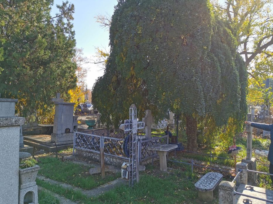 Vând donez loc de veci Eternitatea