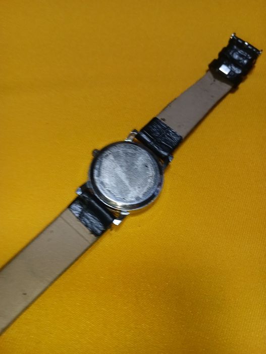 Дамски часовник със стрелки - 9 лв