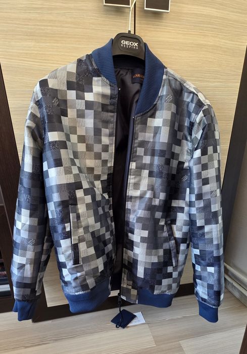 Geaca, model deosebit, Louis Vuitton, mărimea 46