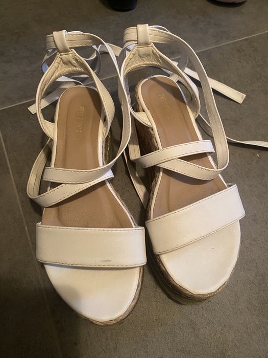 Sandale cu platforma