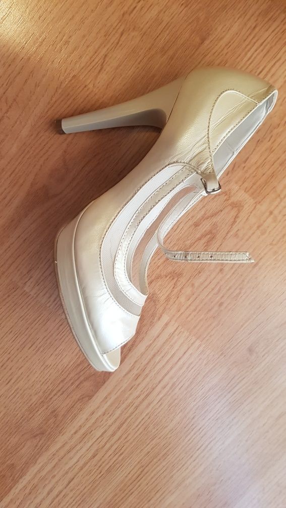 Pantofi nude eleganti NOI