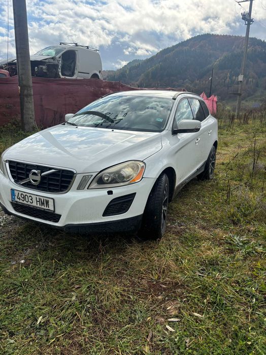 Volvo XC60. 2.0 L Diesel. 2013