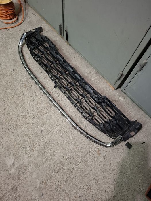 Лайсни и решетка предна броня ситроен дс4