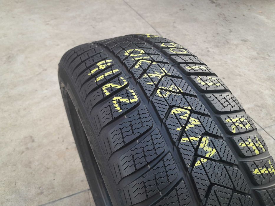 O anvelopa de iarna 245 50 19 pirelli sottozero 3 run flat 7,8 mm 4122