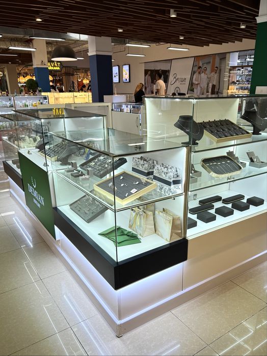 Готовый бизнес ювелирных изделий, островок с товаром