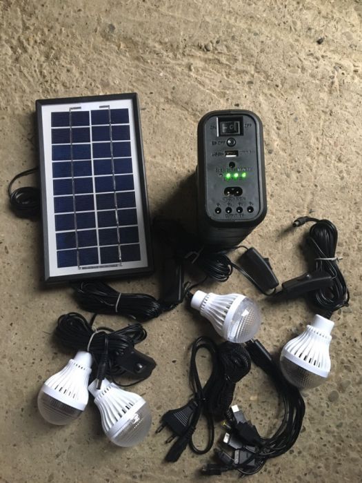 Kit solar 4 becuri-incarcator telefon universal