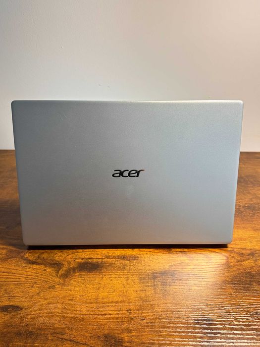 Acer Swit 3 Intel core i5 Intel Iris XE 8gb RAM / 512gb SSD
