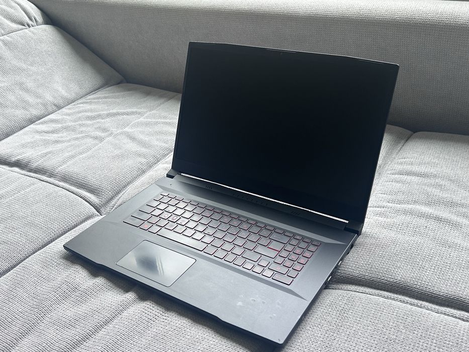 Лаптоп MSI Katana геймърски лаптоп i7 processor 17.3"  144Hz Дисплей