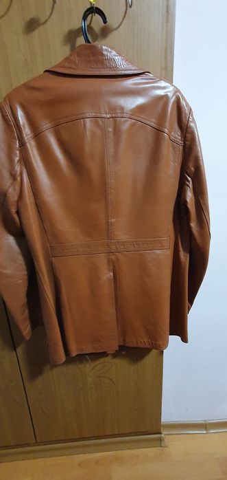 Дизайнерско ЯКЕ от естествена кожа.