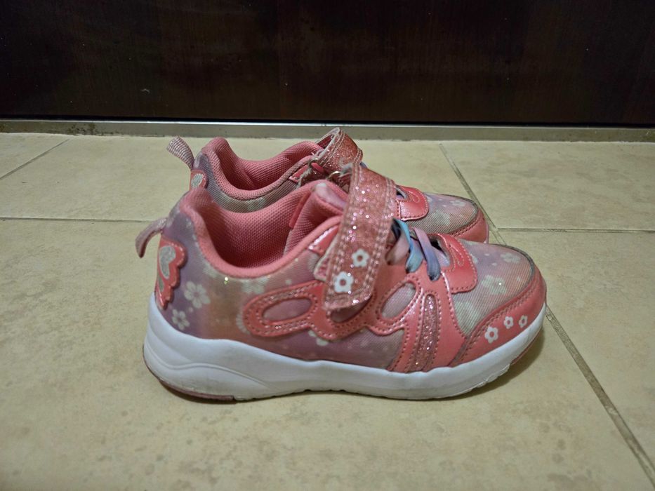 Продавам 3 цифта детски обувки