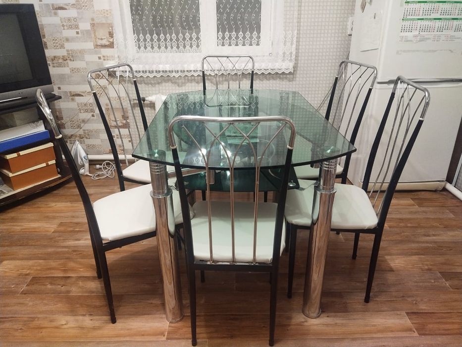 Стол стекльяный Для кухню отличного качества
