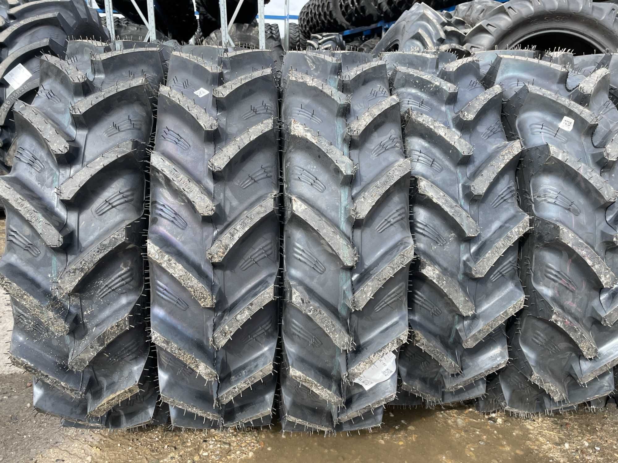 9.5-24 Radiale Cauciucuri noi Radiale de tractor fata 250/85R24 OZKA