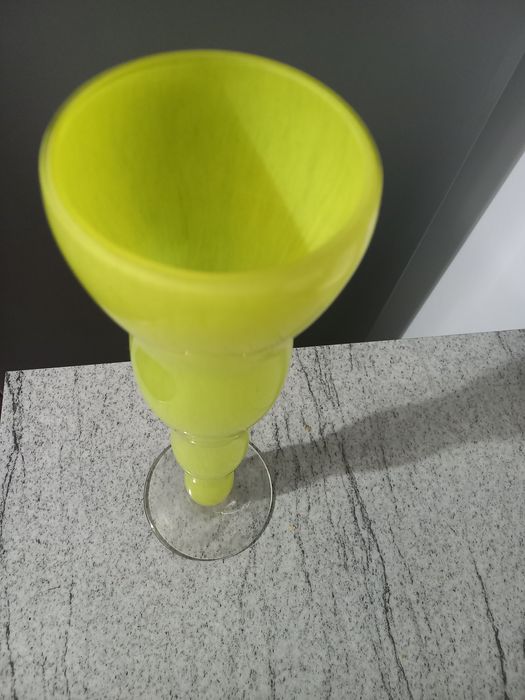Vaza din rubin autentic inaltimea 40 cm nefolosita
Inaltimea 40 cm
Des