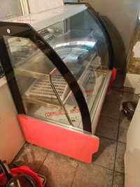 Продается витринный холодильник