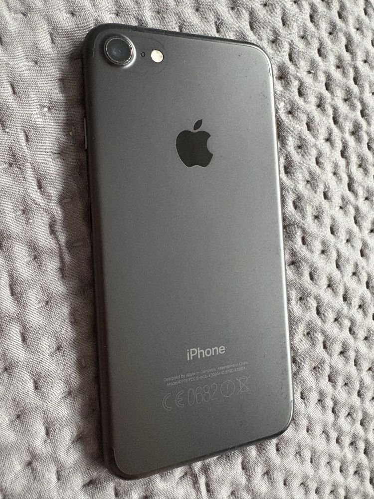 iPhone 7 - 32 GB - черен - 74% капацитет на батерия