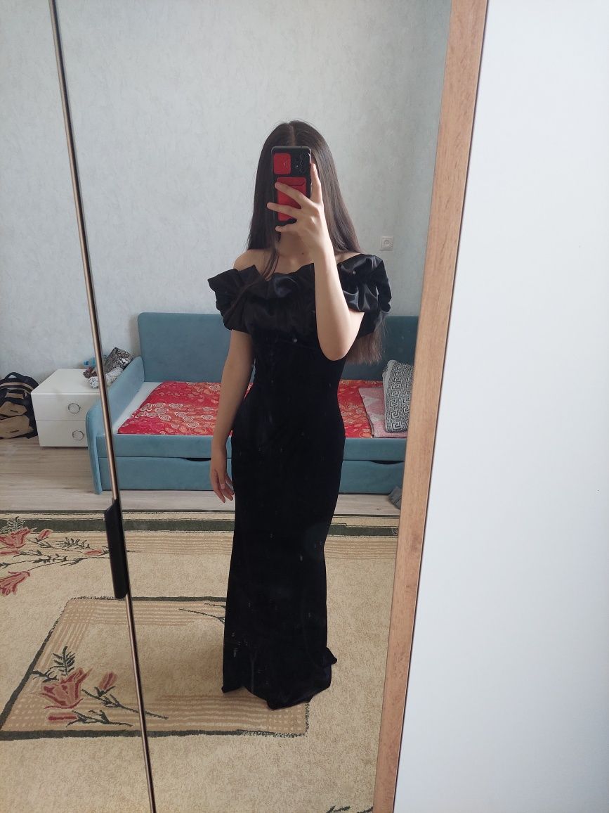 Вечерное платье обтягивающее