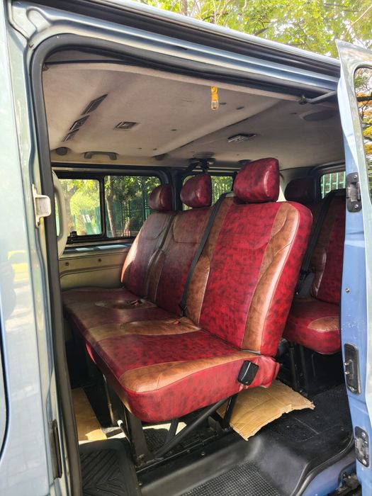 Închiriez Van 8+1 locuri transport persoane, grupuri, muncitori , excu