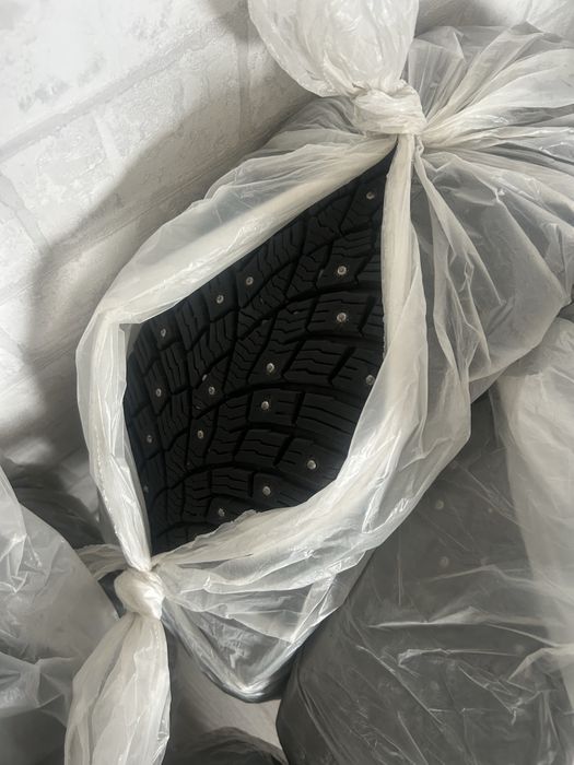 Шины Triangle IcelynX TI501 с шипами 205/55/R16, ездила только 2 мес