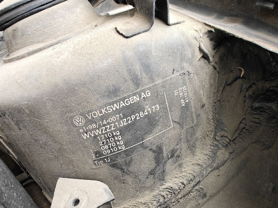 Vindem piese rezultate din dezmembrarea unui Volkswagen Golf 4