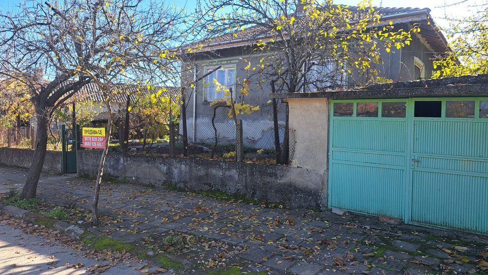 ПРОДАВА СЕ двор с къща