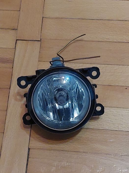 Halogen în bara fata renault