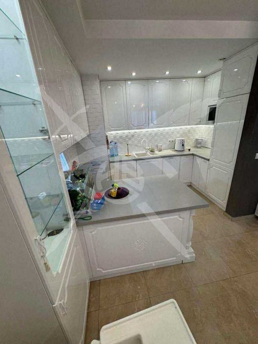 Дава се под наем Тристаен апартамент в София, Студентски град - 146 кв.м за 1196.97 € - Снимка #2