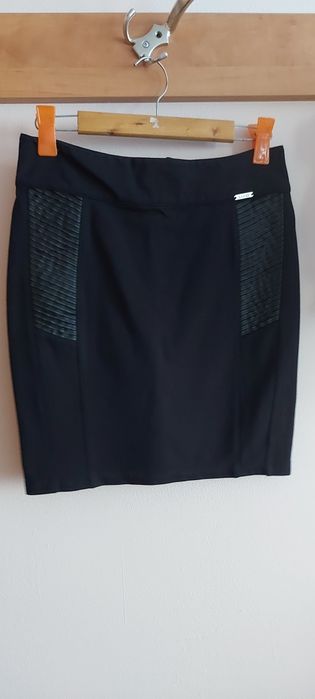 Черна пола GUESS