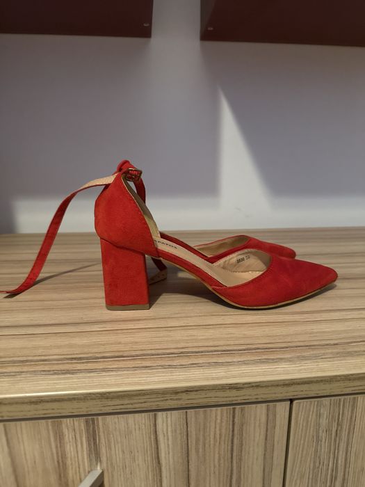 Pantofi rosii stiletto cu toc gros cu bareta