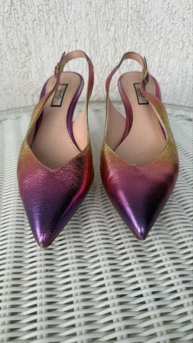 Sandale,cu toc mic! Marimea 39!