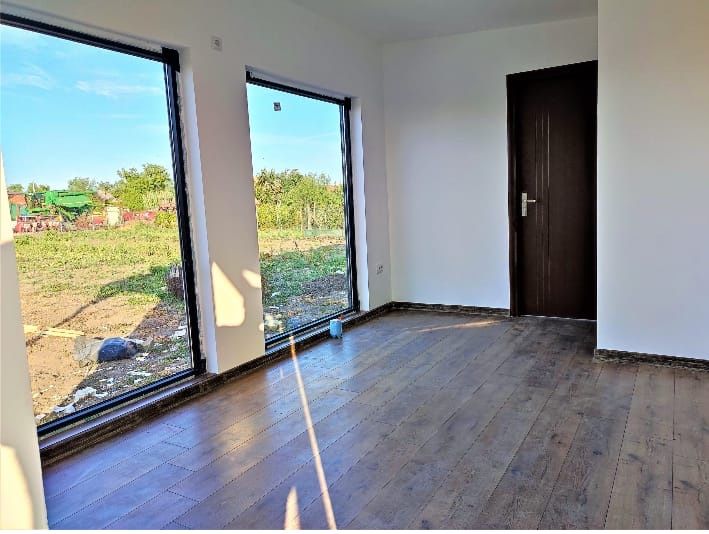 Case de locuit pe structura metalica cu panou sandwich de locuit