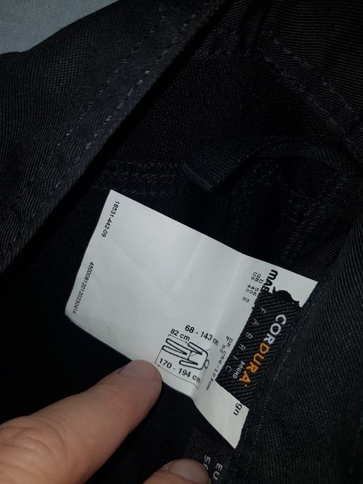 Mascot pantaloni de salopeta